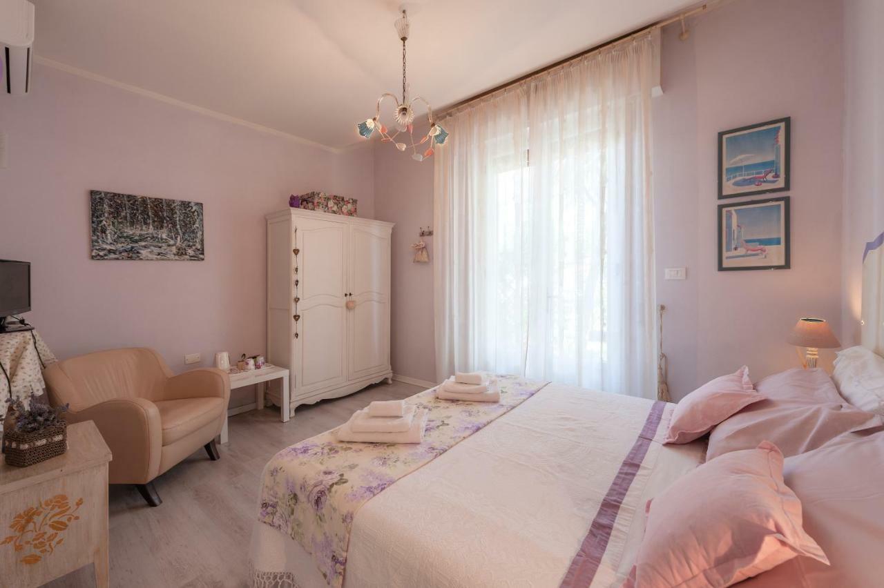Tre Civette Sul Como Bed and Breakfast Marina di Massa Eksteriør billede