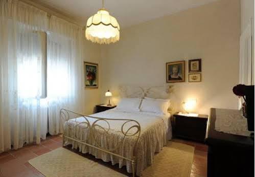 Tre Civette Sul Como Bed and Breakfast Marina di Massa Eksteriør billede